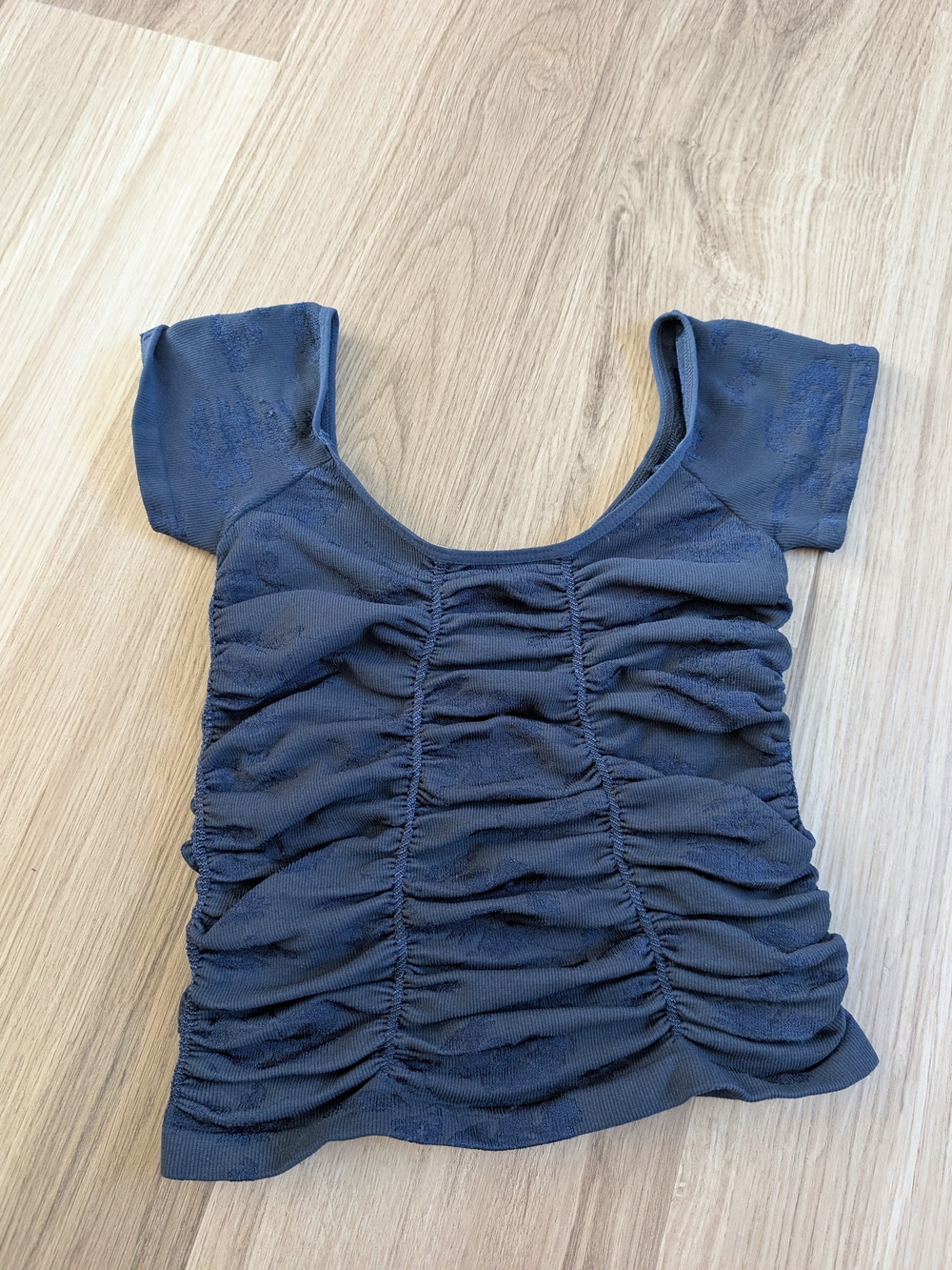 Off-Shoulder Ruched Navy Crop Top - Picture 3 of 4
